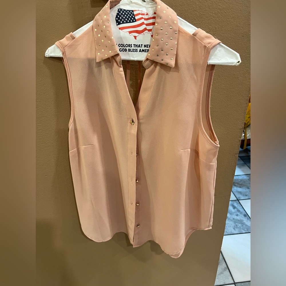Size small edge sleeveless blouse